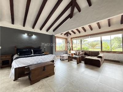 Casa de 5 alcobas en venta en El Escobero, Envigado, 630 m² · foto 9 de 20