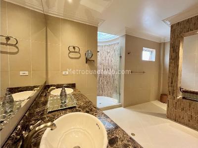 Casa de 4 alcobas en venta en Loma Del Escobero, Envigado · foto 15 de 20