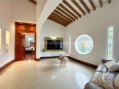 Casa de 4 alcobas en venta en Loma Del Escobero, Envigado · foto 17 de 20