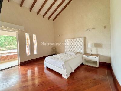 Casa de 4 alcobas en venta en Loma Del Escobero, Envigado · foto 18 de 20