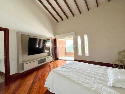 Casa de 4 alcobas en venta en Loma Del Escobero, Envigado · foto 19 de 20