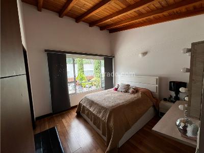 Casa de 3 alcobas en venta en El Esmeraldal, Envigado, 198 m² · foto 6 de 11