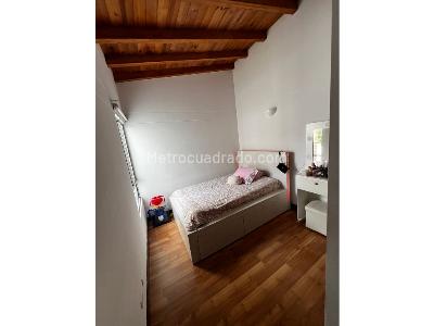 Casa de 3 alcobas en venta en El Esmeraldal, Envigado, 198 m² · foto 8 de 11