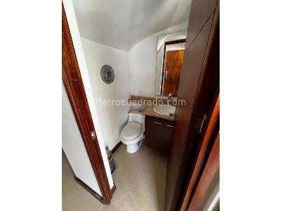Casa de 3 alcobas en venta en El Esmeraldal, Envigado, 198 m² · foto 9 de 11