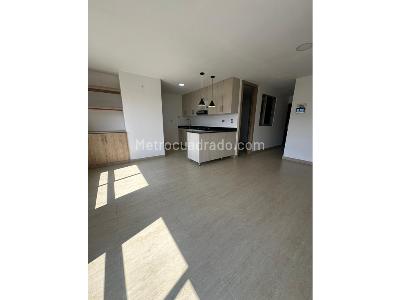 Apartamento de 2 alcobas en venta en Conquistadores, Medellín, 74 m² · foto 3 de 11