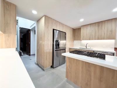 Casa de 4 alcobas en venta en La Sebastiana, Envigado, 267 m² · foto 12 de 20