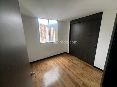 Apartamento de 3 alcobas en venta en Holanda, Sabaneta, 71 m² · foto 2 de 14