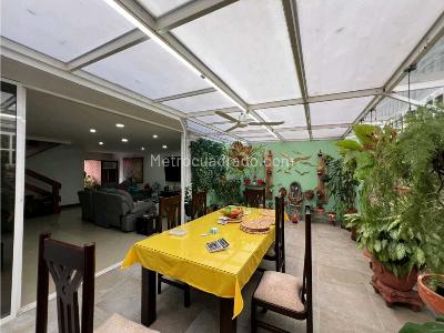 Casa de 4 alcobas en venta en Altos Del Poblado, Medellín, 260 m² · foto 3 de 20