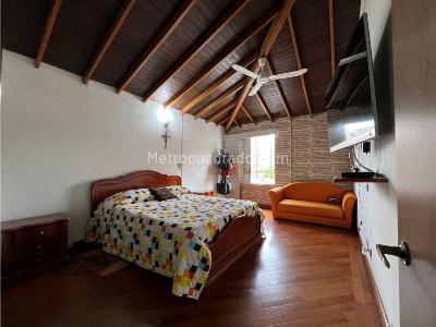 Casa de 4 alcobas en venta en Altos Del Poblado, Medellín, 260 m² · foto 6 de 20