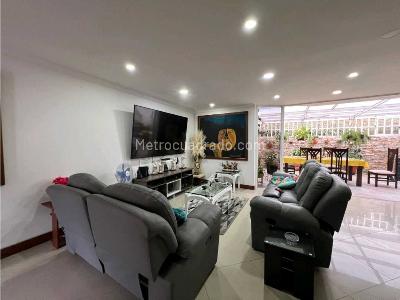 Casa de 4 alcobas en venta en Altos Del Poblado, Medellín, 260 m² · foto 7 de 20