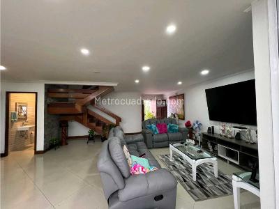 Casa de 4 alcobas en venta en Altos Del Poblado, Medellín, 260 m² · foto 8 de 20