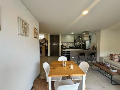 Apartamento de 3 alcobas en venta en Envigado, Envigado, 84 m² · foto 3 de 20