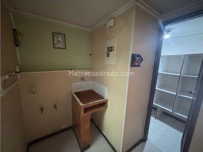 Apartaestudio en venta en Estadio, Medellín, 95 m² · foto 10 de 12