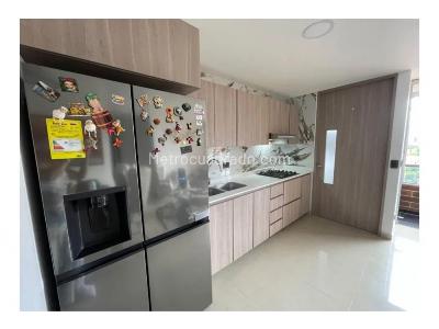 Apartamento de 3 alcobas en venta en El Trianon, Envigado, 77 m² · foto 3 de 13