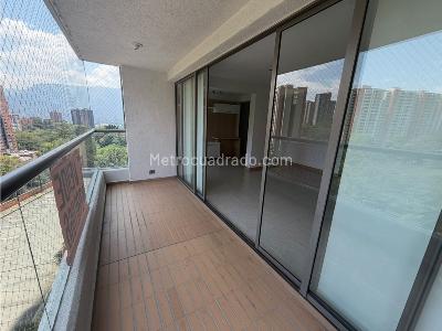 Apartamento en venta en Loma De Los Bernal, Medellín · foto 6 de 20