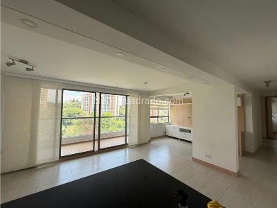 Apartamento de 3 alcobas en venta en Loma De Los Bernal, Medellín, 96 m² · foto 3 de 20