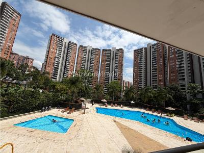 Apartamento de 3 alcobas en venta en Loma De Los Bernal, Medellín, 96 m² · foto 4 de 20