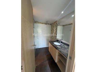 Apartamento de 3 alcobas en venta en Loma De Los Bernal, Medellín, 96 m² · foto 7 de 20