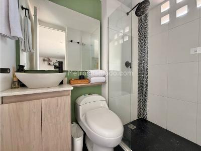 Apartaestudio en venta en El Poblado, Medellín, 30 m² · foto 15 de 18