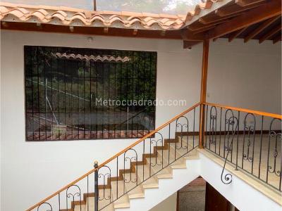 Casa de 3 alcobas en venta en El Poblado, Medellín, 580 m² · foto 6 de 10