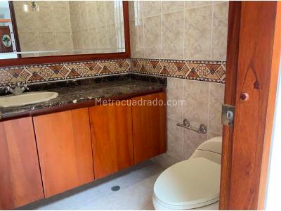 Casa de 3 alcobas en venta en El Poblado, Medellín, 580 m² · foto 7 de 10
