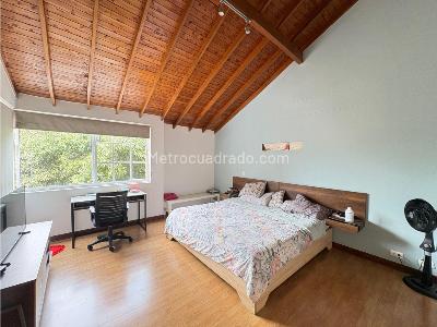 Casa de 4 alcobas en venta en Castropol, Medellín, 320 m² · foto 3 de 20