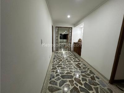 Apartamento de 3 alcobas en venta en El Poblado, Medellín, 145 m² · foto 18 de 20