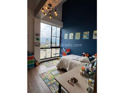 Casa de 4 alcobas en venta en El Escobero, Envigado, 245 m² · foto 17 de 19