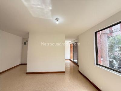 Apartamento de 3 alcobas en venta en Laureles, Medellín, 115 m² · foto 2 de 13