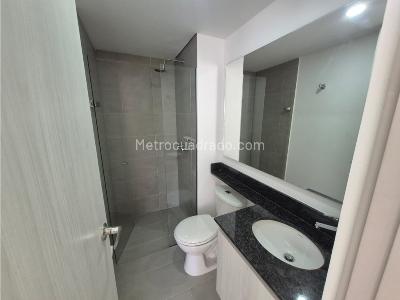 Apartamento de 3 alcobas en venta en Loma Linda, Sabaneta, 82 m² · foto 11 de 15