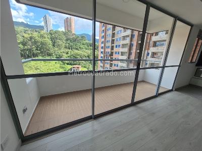 Apartamento de 3 alcobas en venta en Loma Linda, Sabaneta, 82 m² · foto 2 de 15