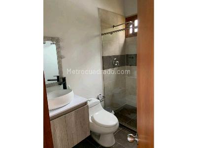 Casa de 5 alcobas en venta en Santa Elena, Medellín, 1630 m² · foto 12 de 13