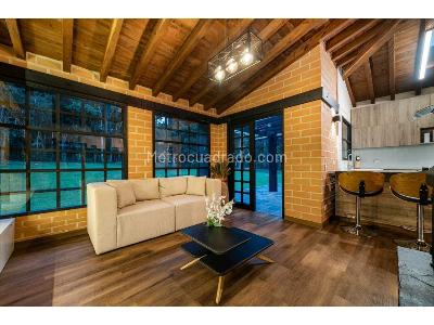 Casa de 3 alcobas en venta en Santa Elena, Medellín · foto 2 de 13