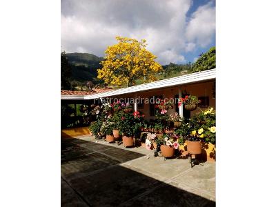 Casa de 3 alcobas en venta en San Cristobal, Medellín, 1200 m² · foto 4 de 6
