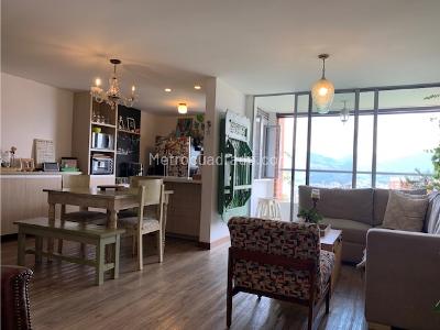 Apartamento de 3 alcobas en venta en Loma De Las Brujas, Envigado, 93 m² · foto 2 de 20