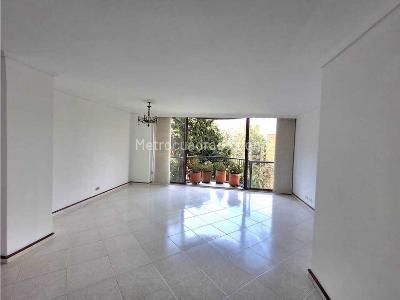 Apartamento de 3 alcobas en venta en El Poblado Milla De Oro, Medellín, 147 m² · foto 3 de 20