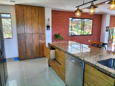 Casa de 4 alcobas en venta en La Doctora, Sabaneta, 1200 m² · foto 9 de 20