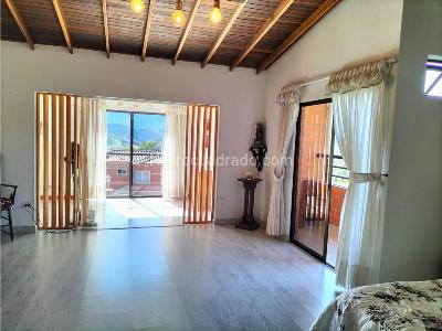 Casa de 4 alcobas en venta en La Doctora, Sabaneta, 1200 m² · foto 18 de 20