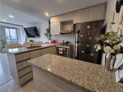 Apartamento en venta en Loma De Los Bernal, Medellín · foto 2 de 17