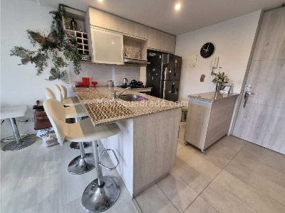 Apartamento en venta en Loma De Los Bernal, Medellín · foto 4 de 17
