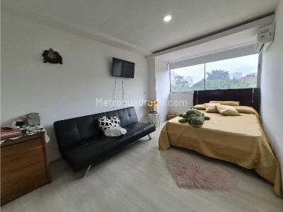 Apartamento en venta en Loma De Los Bernal, Medellín · foto 13 de 17