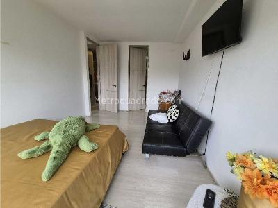 Apartamento en venta en Loma De Los Bernal, Medellín · foto 15 de 17