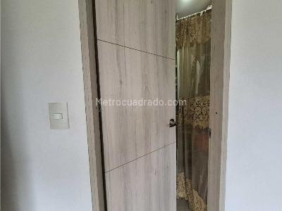 Apartamento en venta en Loma De Los Bernal, Medellín · foto 16 de 17