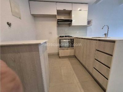 Apartamento en venta en Loma De Los Bernal, Medellín · foto 2 de 16