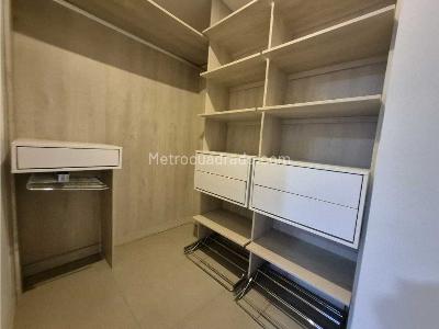 Apartamento en venta en Loma De Los Bernal, Medellín · foto 7 de 16