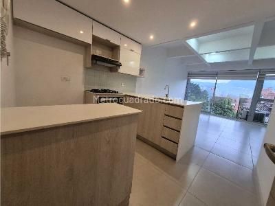 Apartamento en venta en Loma De Los Bernal, Medellín · foto 15 de 16