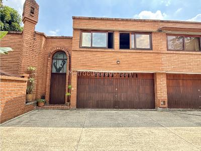 Casa de 4 alcobas en venta en Loma De Los Parra, Medellín, 300 m² · foto 2 de 20