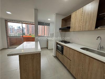 Apartamento de 3 alcobas en venta en Ditaires, Itagüí, 63 m² · foto 2 de 20