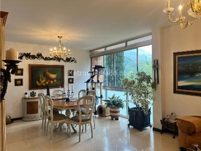 Casa de 3 alcobas en venta en La Calleja, Envigado, 239 m² · foto 2 de 11