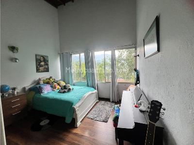 Casa de 3 alcobas en venta en La Calleja, Envigado, 239 m² · foto 8 de 11